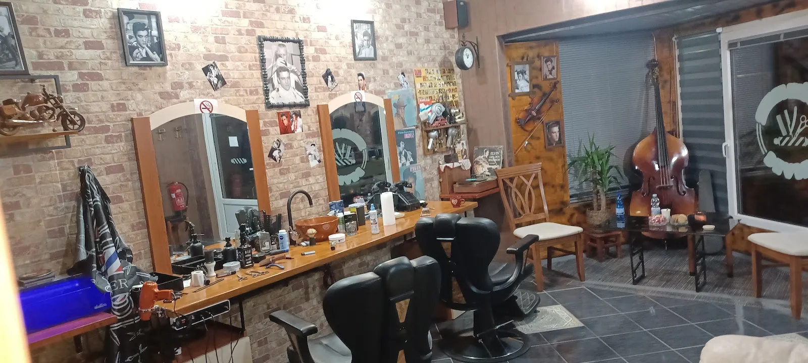 Moški frizer Retro barber "Elvis"